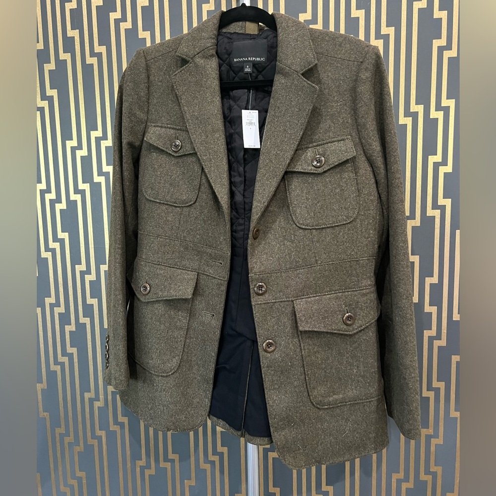 NWT BANANA REPUBLIC SUIT - Picture 3 of 6